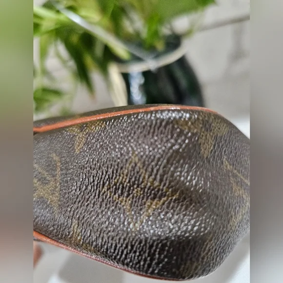 Louis Vuitton Brown Monogram Messenger Bag - Picture 7 of 11
